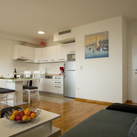 Apartments Mattea Макарска Экстерьер фото