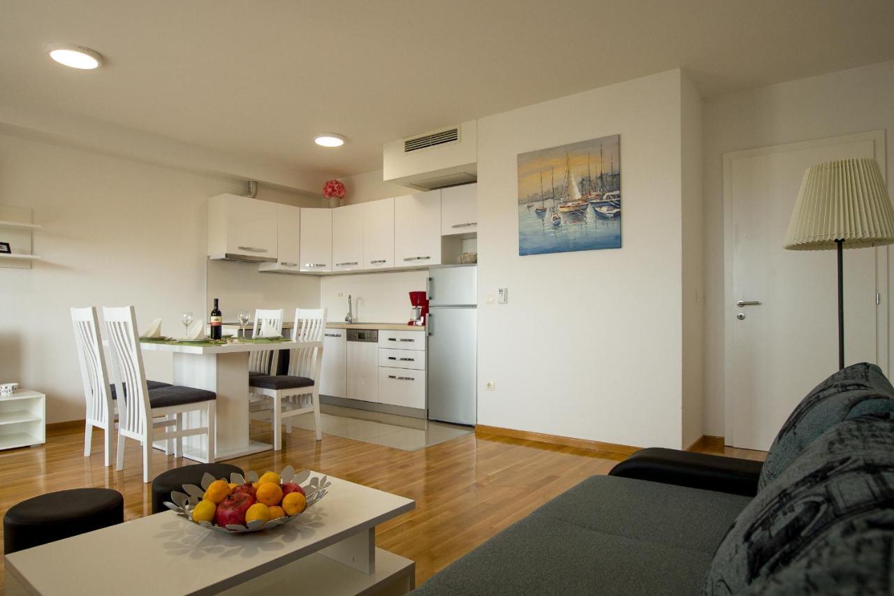 Apartments Mattea Макарска Экстерьер фото