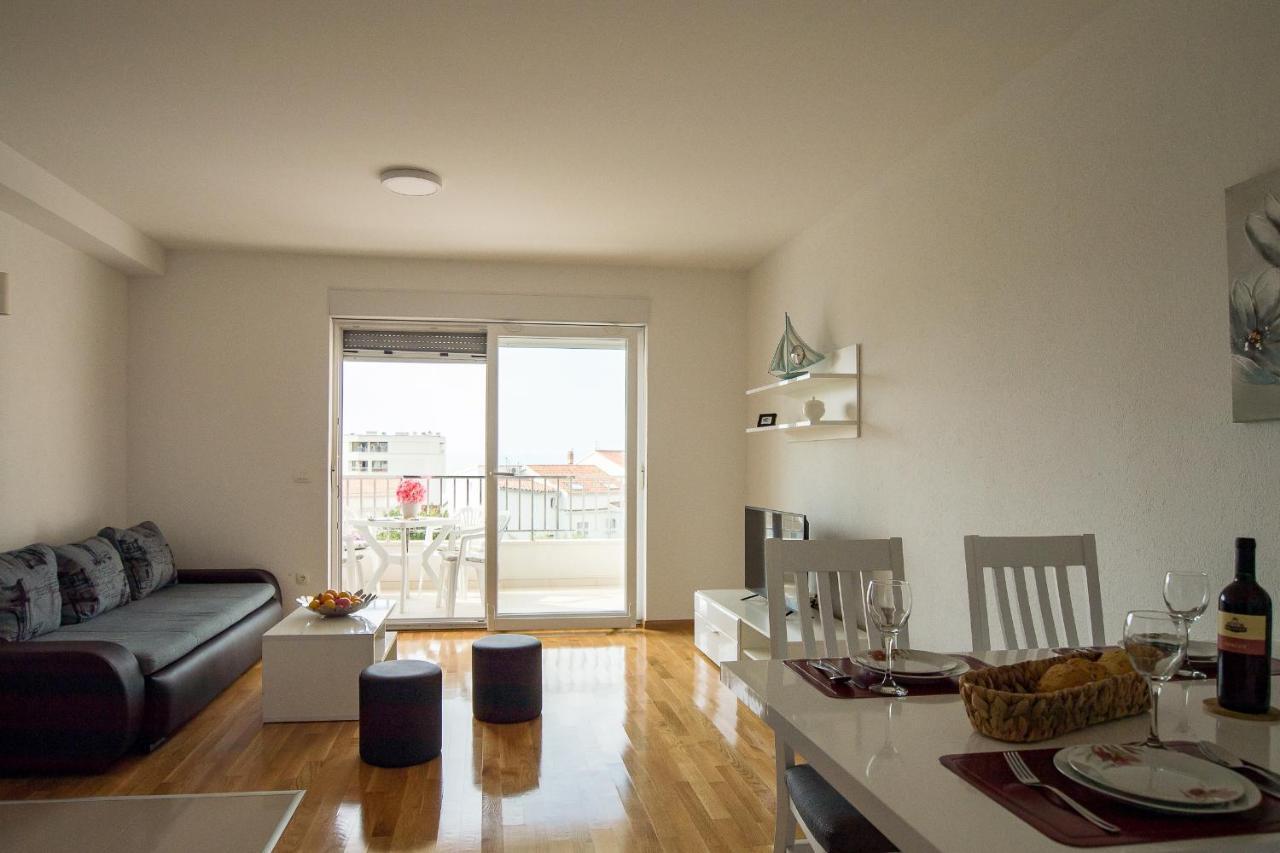 Apartments Mattea Макарска Экстерьер фото