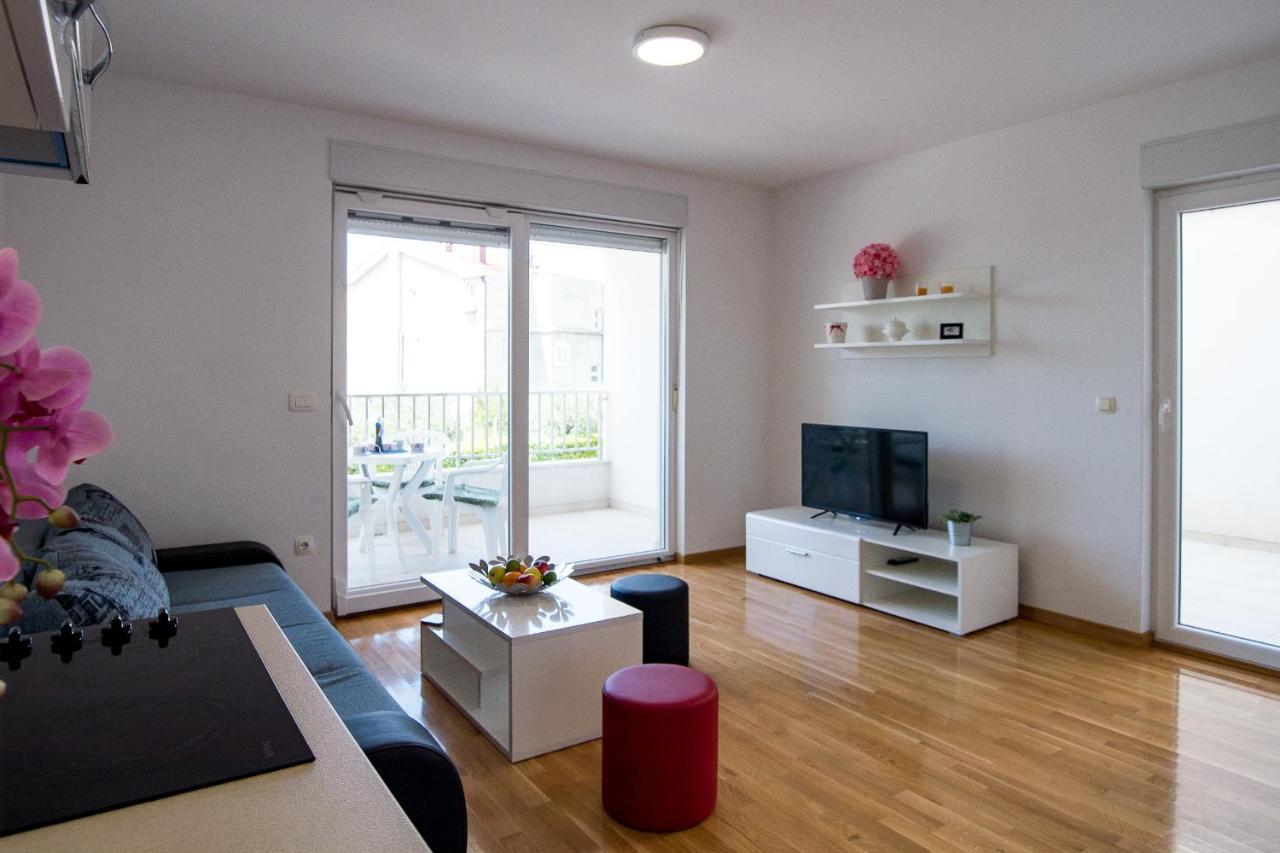 Apartments Mattea Макарска Экстерьер фото